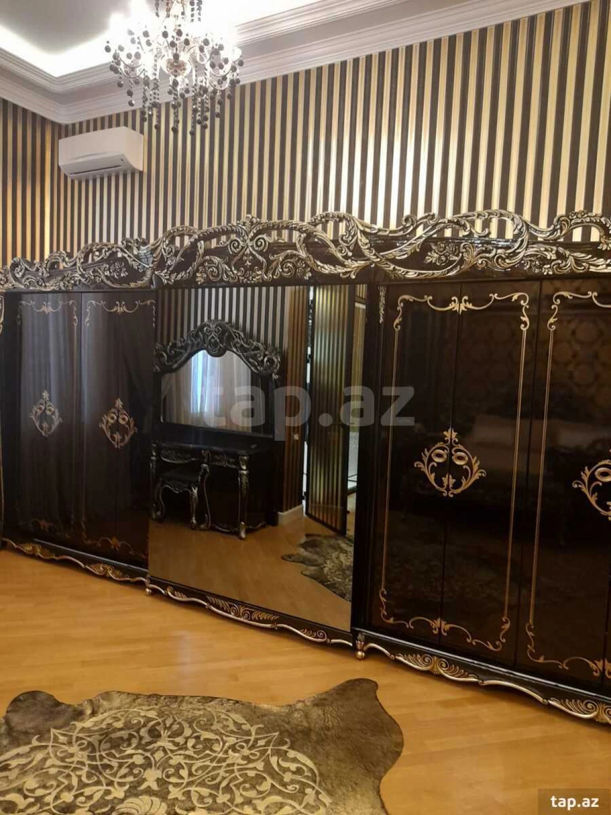 Satılır 8 otaqlı həyət evi 900 m²