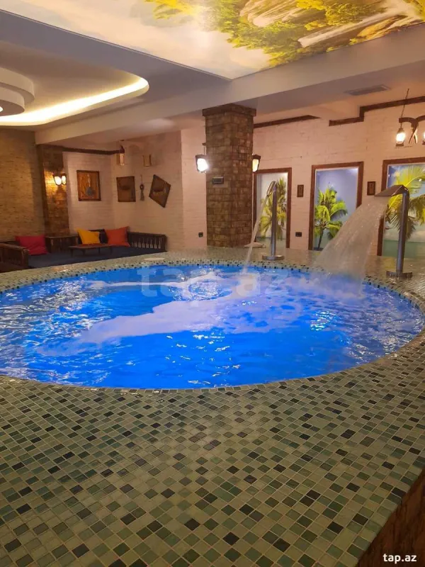 Satılır 8 otaqlı həyət evi 900 m²