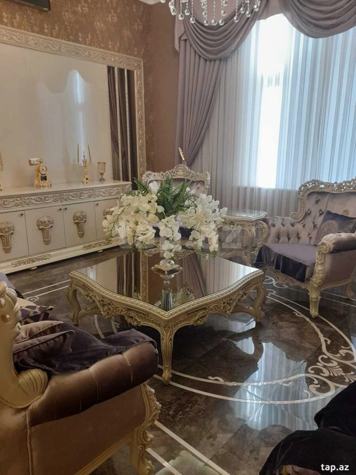 Satılır 8 otaqlı həyət evi 900 m²