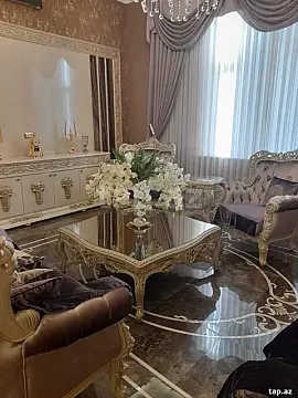 Satılır 8 otaqlı həyət evi 900 m²