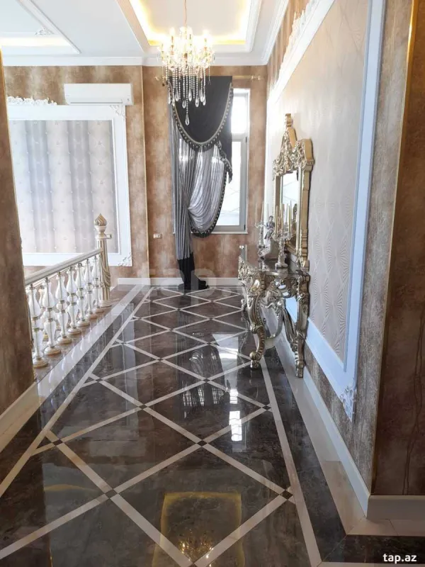 Satılır 8 otaqlı həyət evi 900 m²