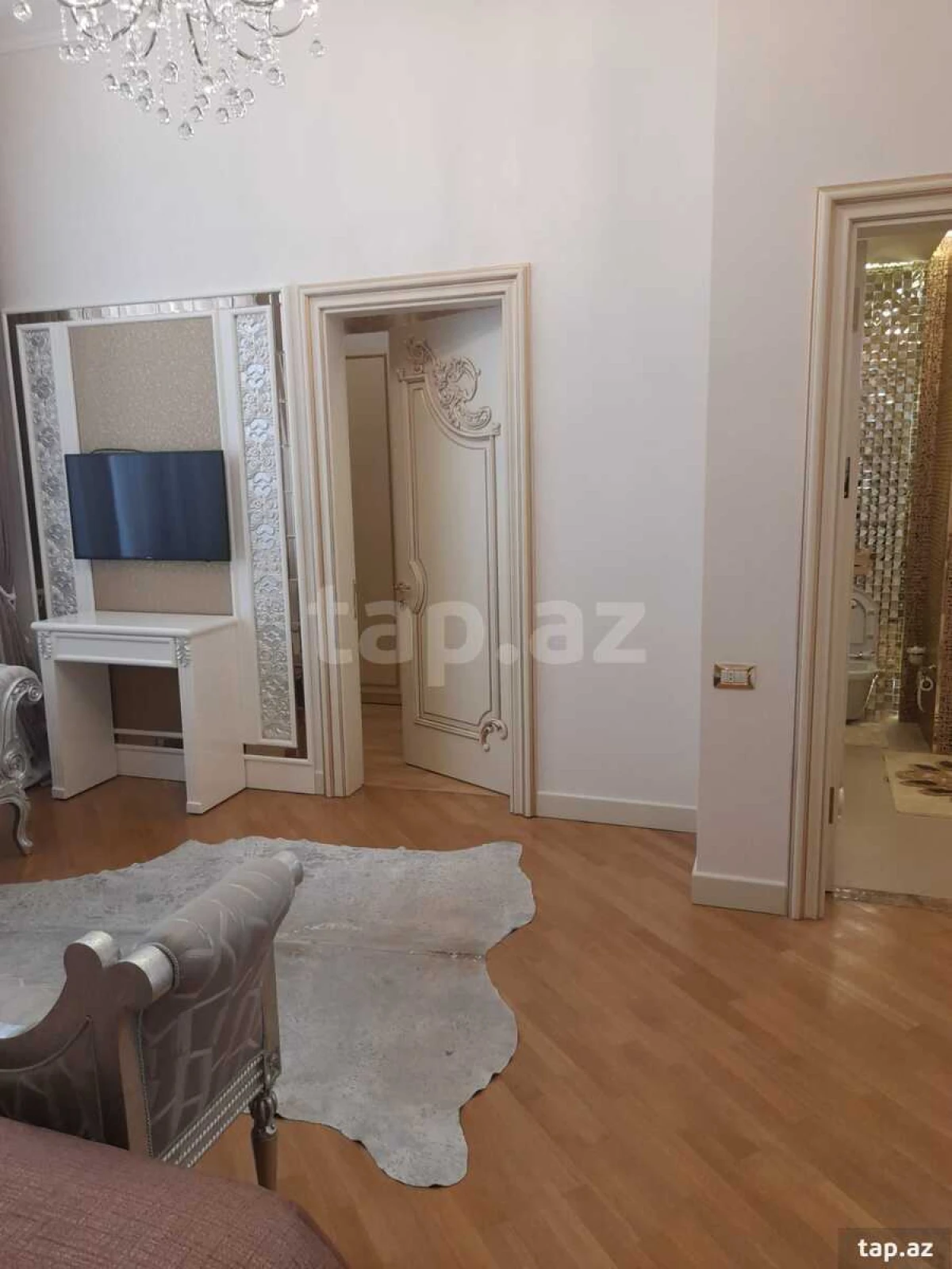 Satılır 8 otaqlı həyət evi 900 m²