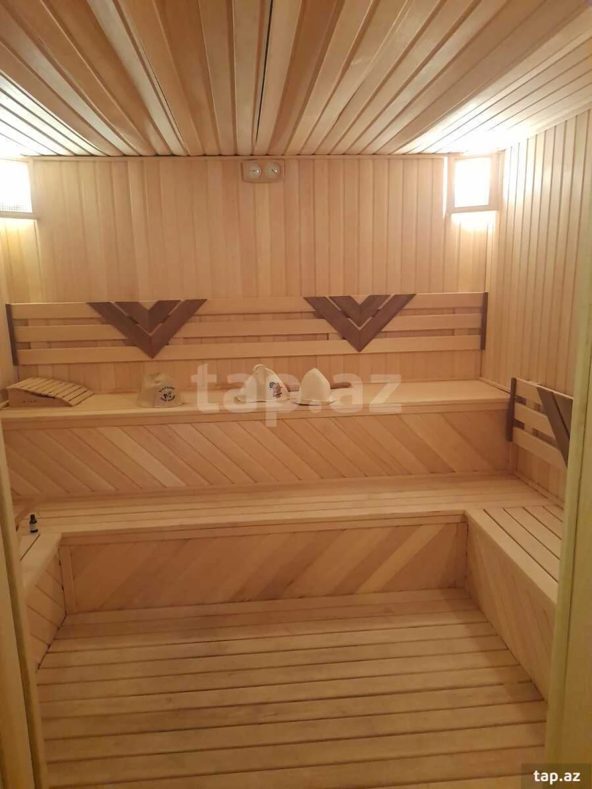 Satılır 8 otaqlı həyət evi 900 m²