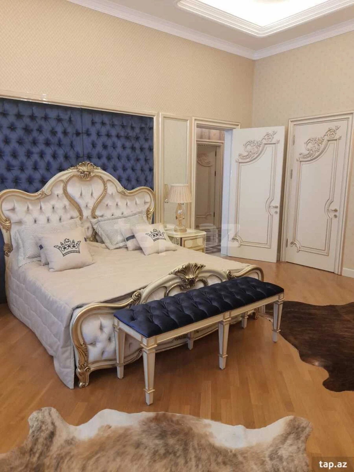 Satılır 8 otaqlı həyət evi 900 m²