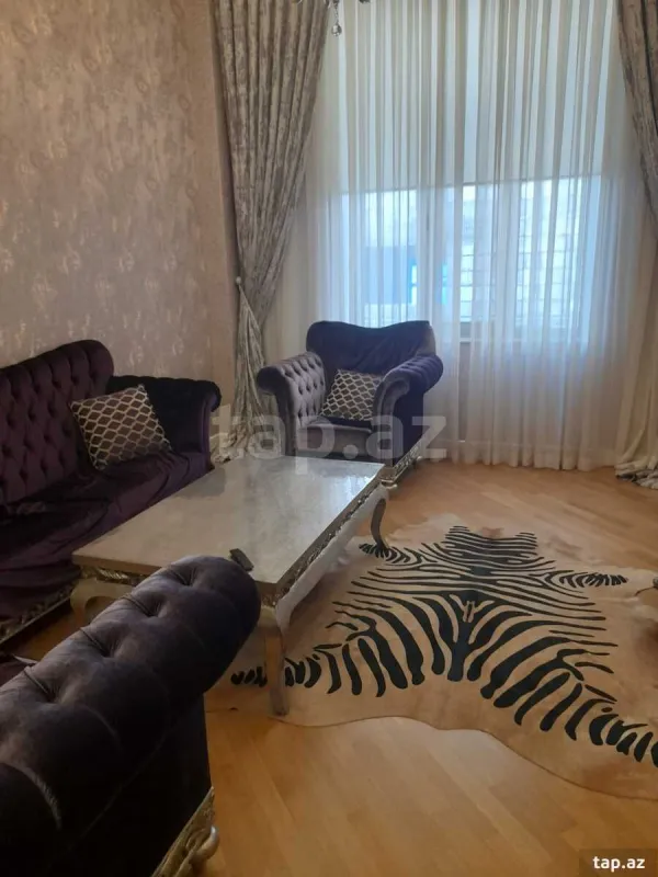 Satılır 8 otaqlı həyət evi 900 m²