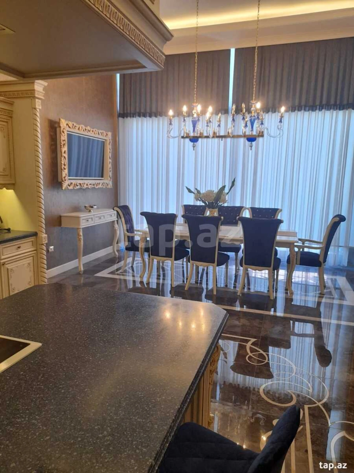 Satılır 8 otaqlı həyət evi 900 m²