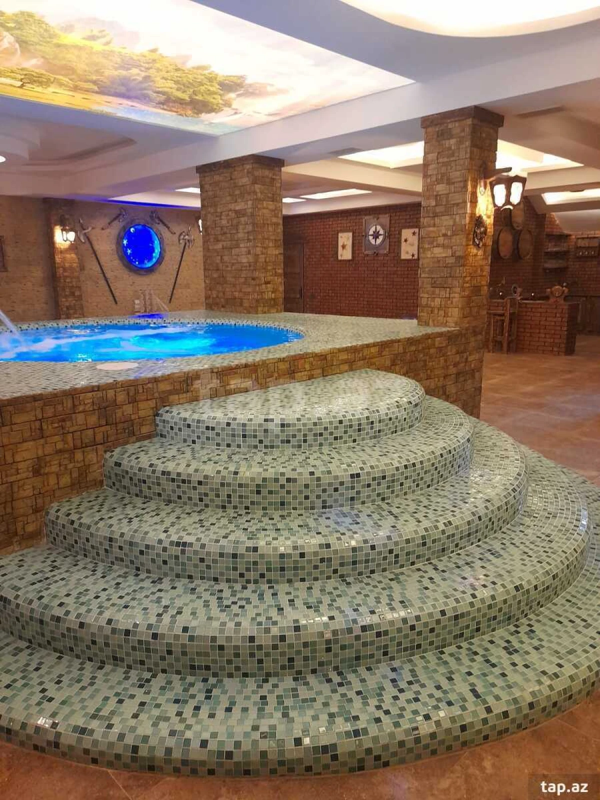 Satılır 8 otaqlı həyət evi 900 m²