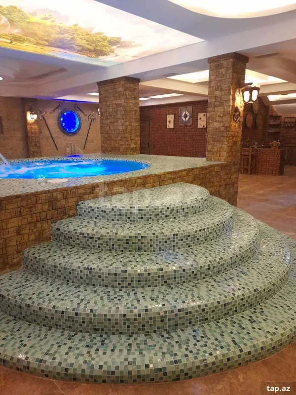 Satılır 8 otaqlı həyət evi 900 m²