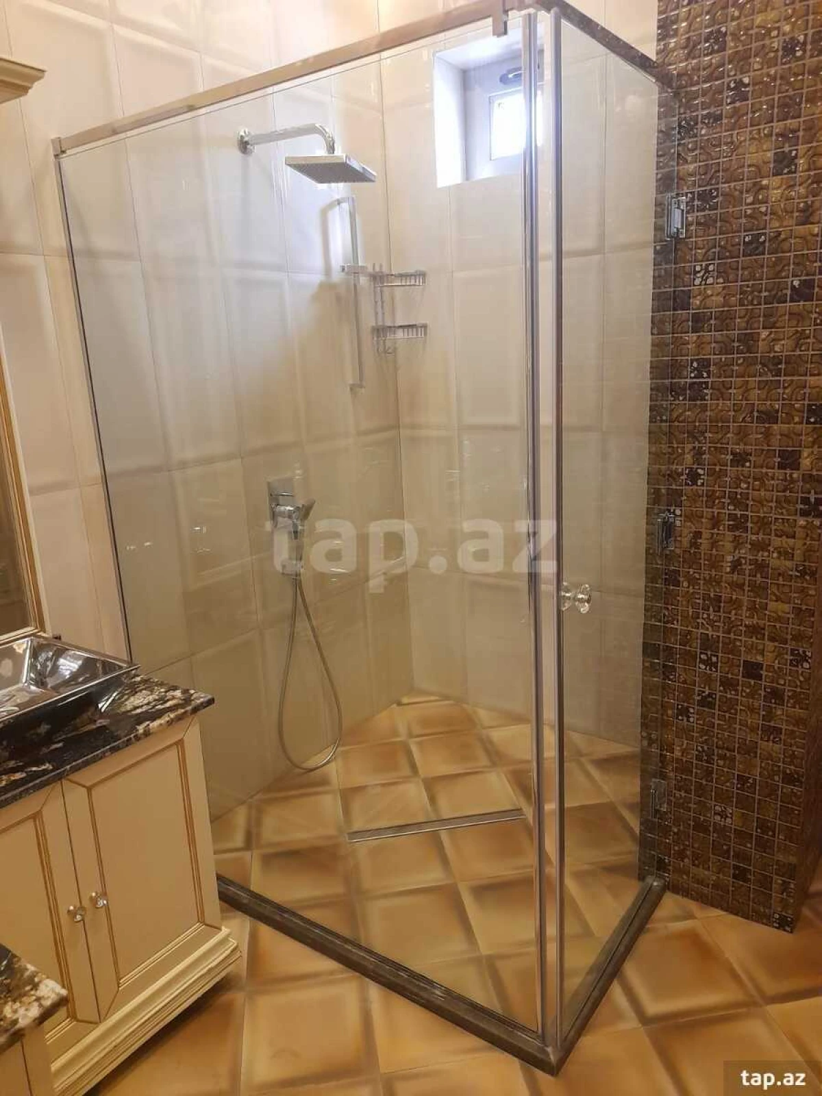 Satılır 8 otaqlı həyət evi 900 m²