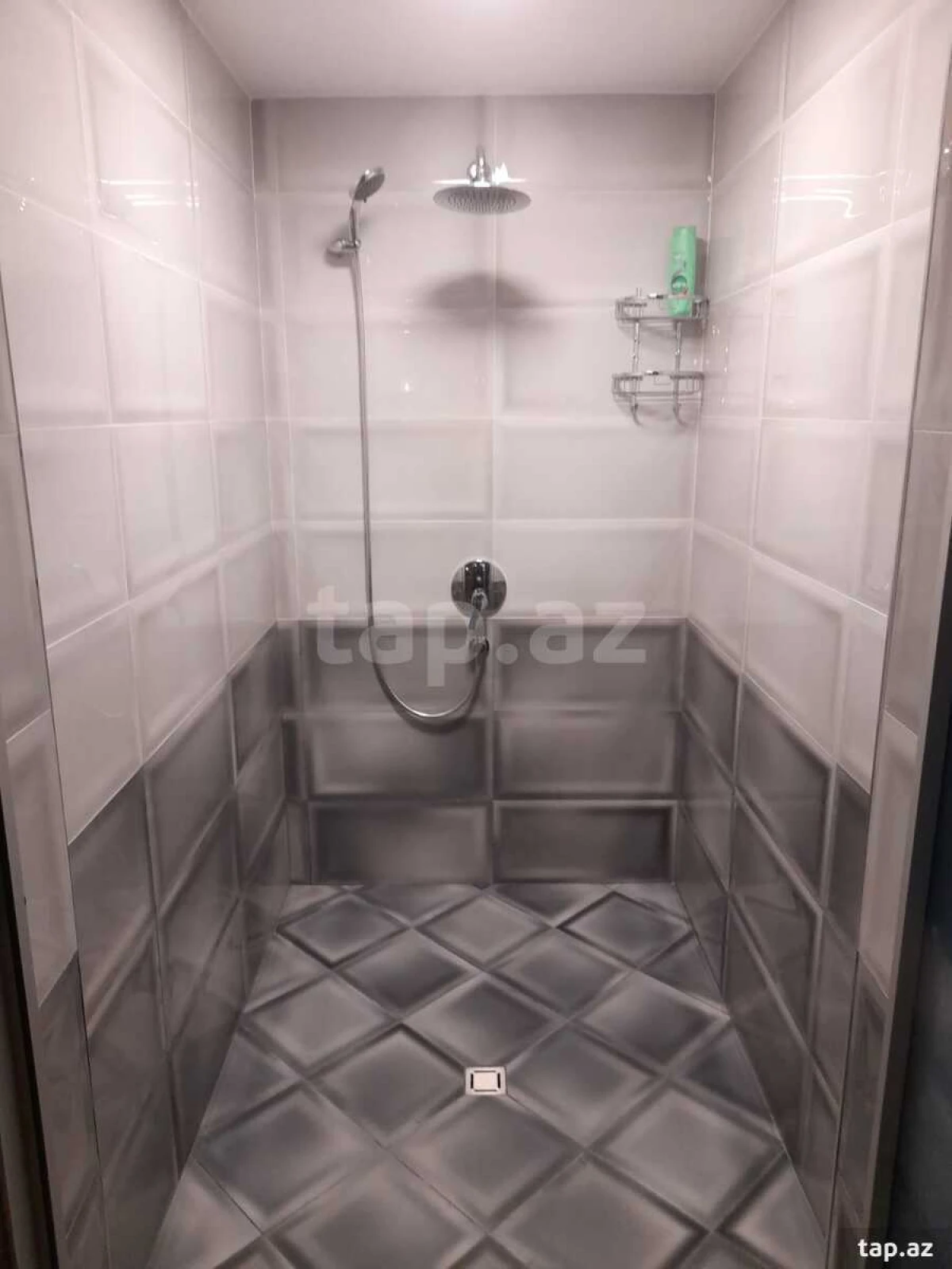 Satılır 8 otaqlı həyət evi 900 m²