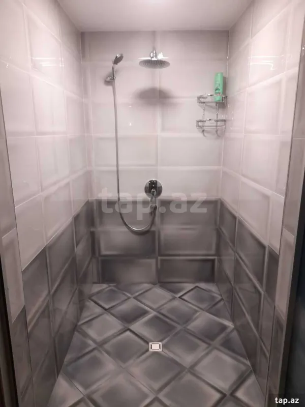 Satılır 8 otaqlı həyət evi 900 m²