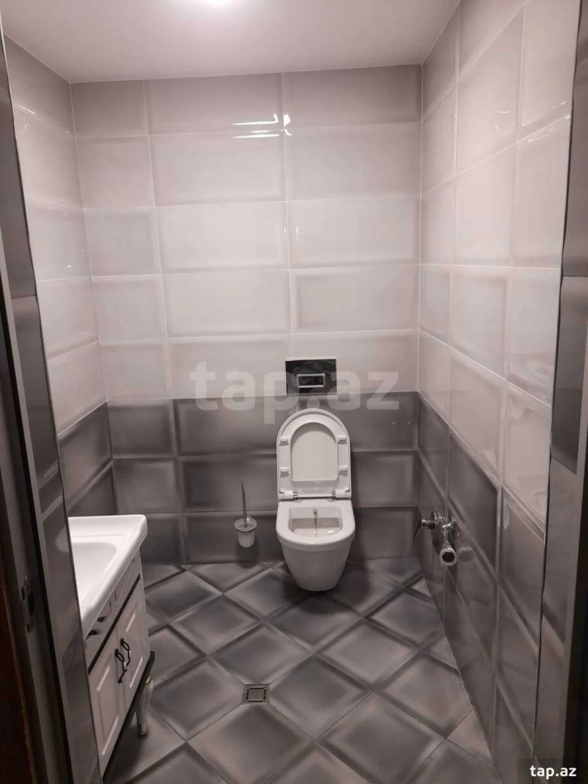 Satılır 8 otaqlı həyət evi 900 m²