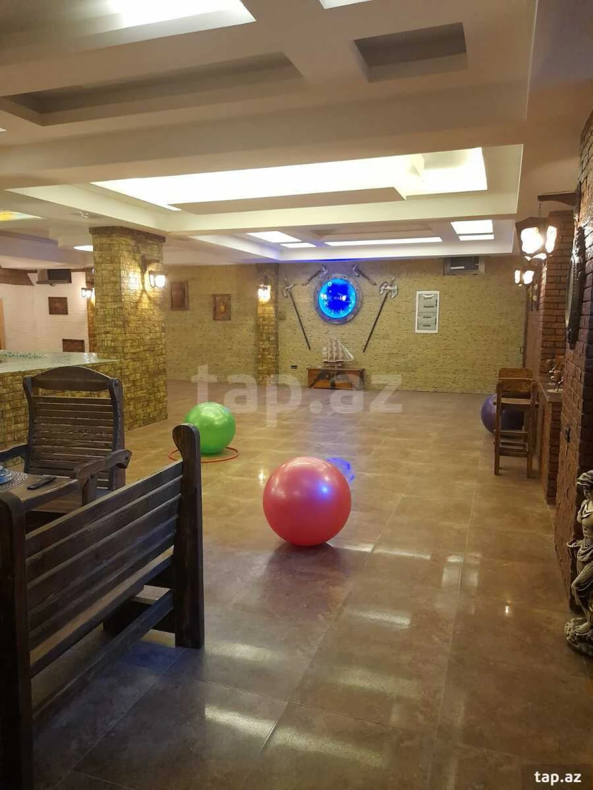 Satılır 8 otaqlı həyət evi 900 m²