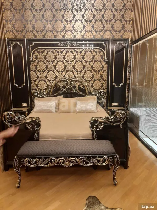 Satılır 8 otaqlı həyət evi 900 m²