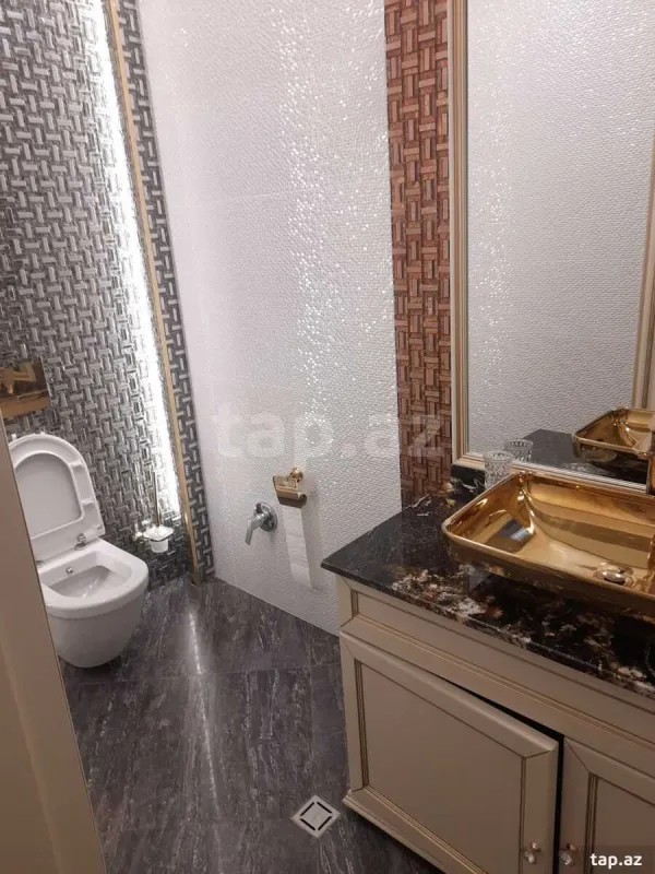 Satılır 8 otaqlı həyət evi 900 m²