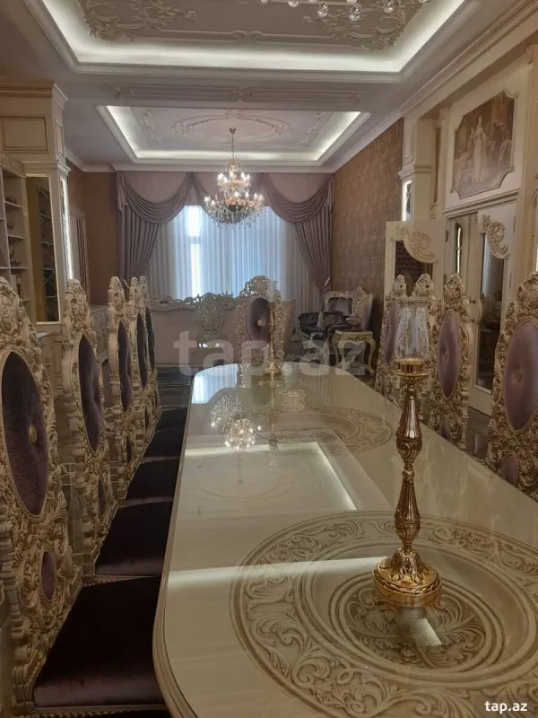Satılır 8 otaqlı həyət evi 900 m²