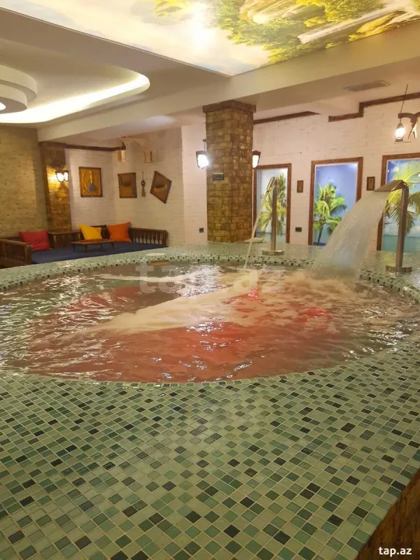 Satılır 8 otaqlı həyət evi 900 m²