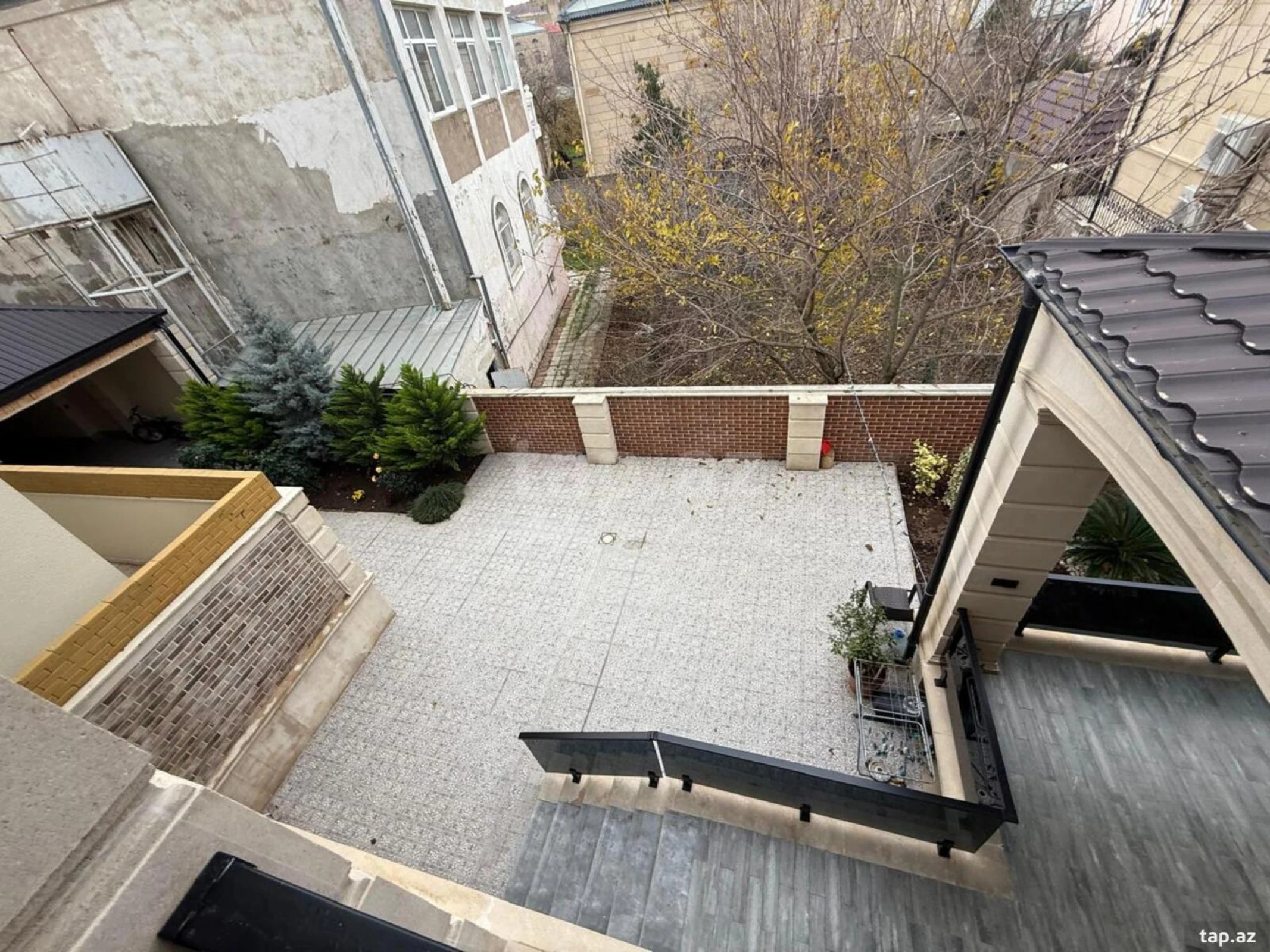 Satılır 5 otaqlı həyət evi