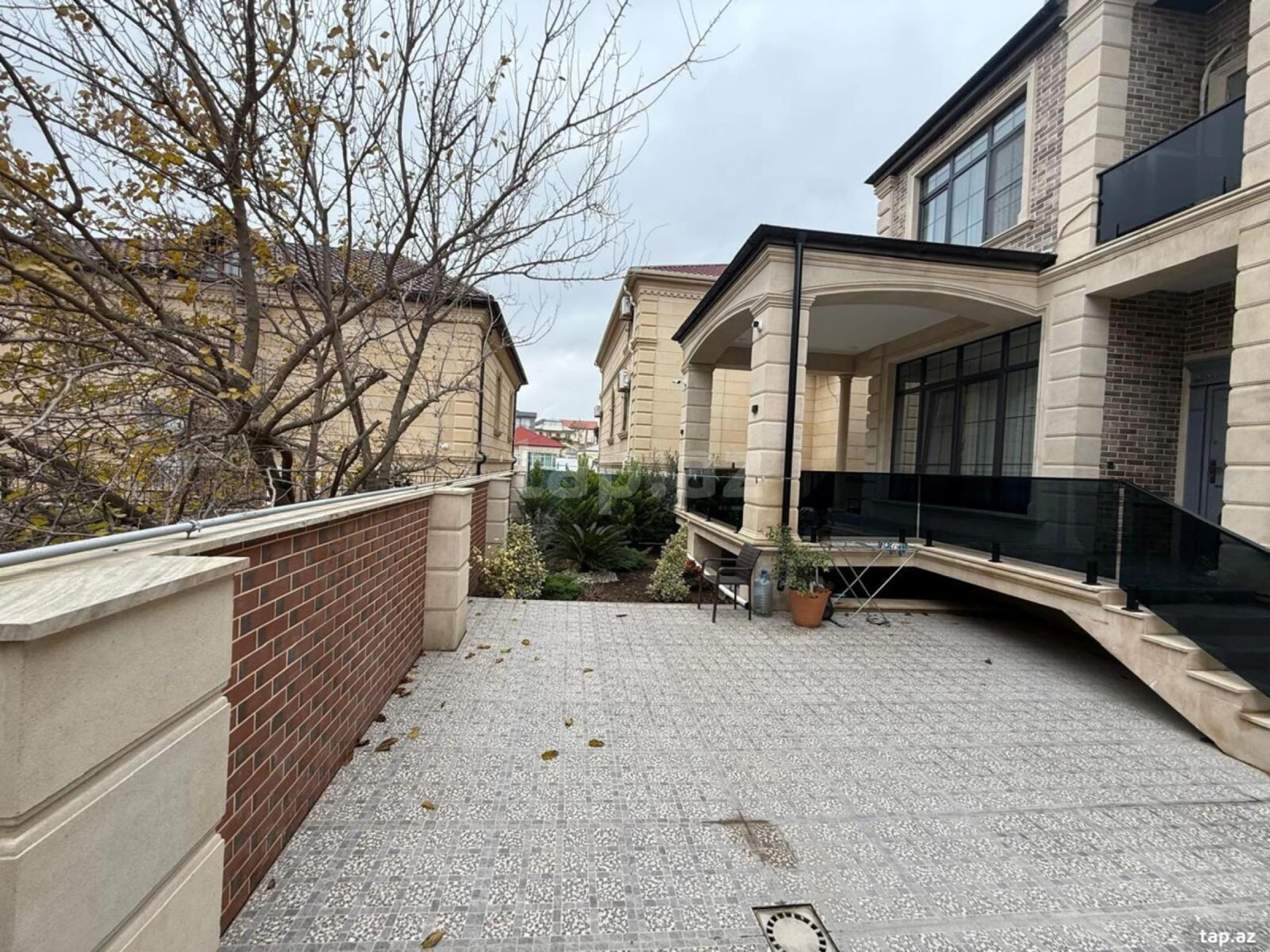 Satılır 5 otaqlı həyət evi