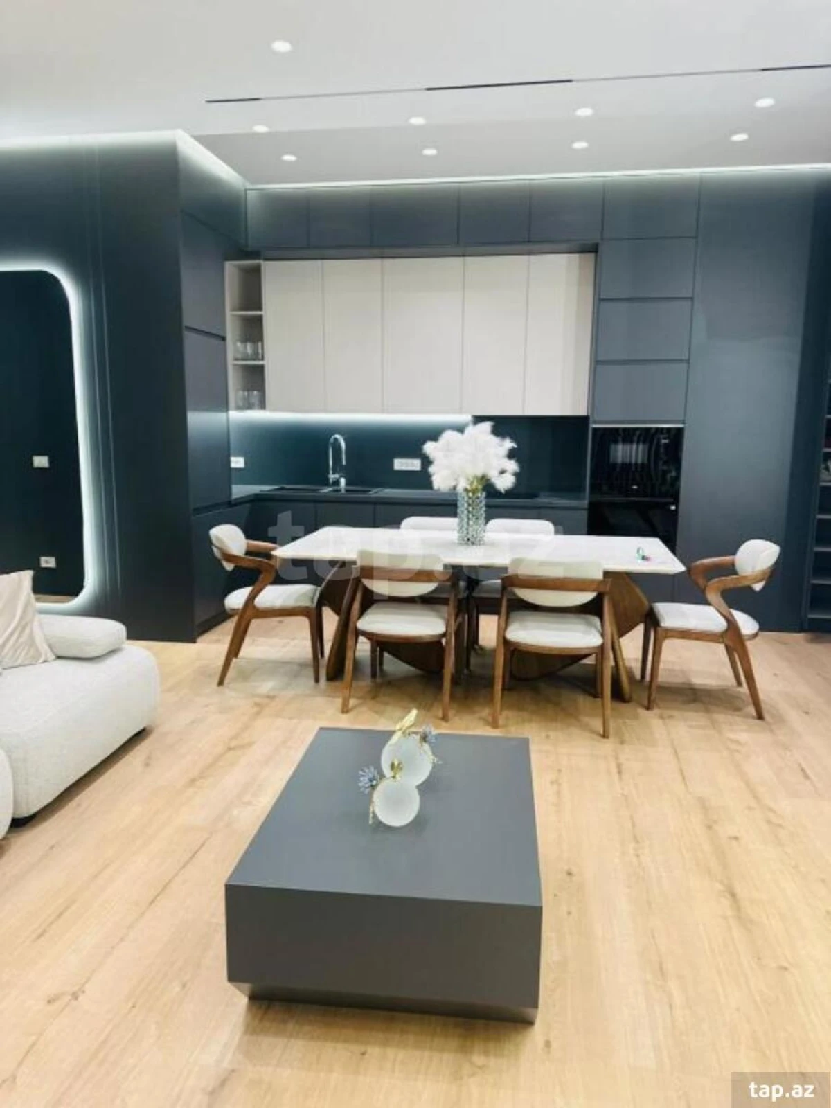 Kirayə verilir 2 otaqlı yeni tikili 78 m²