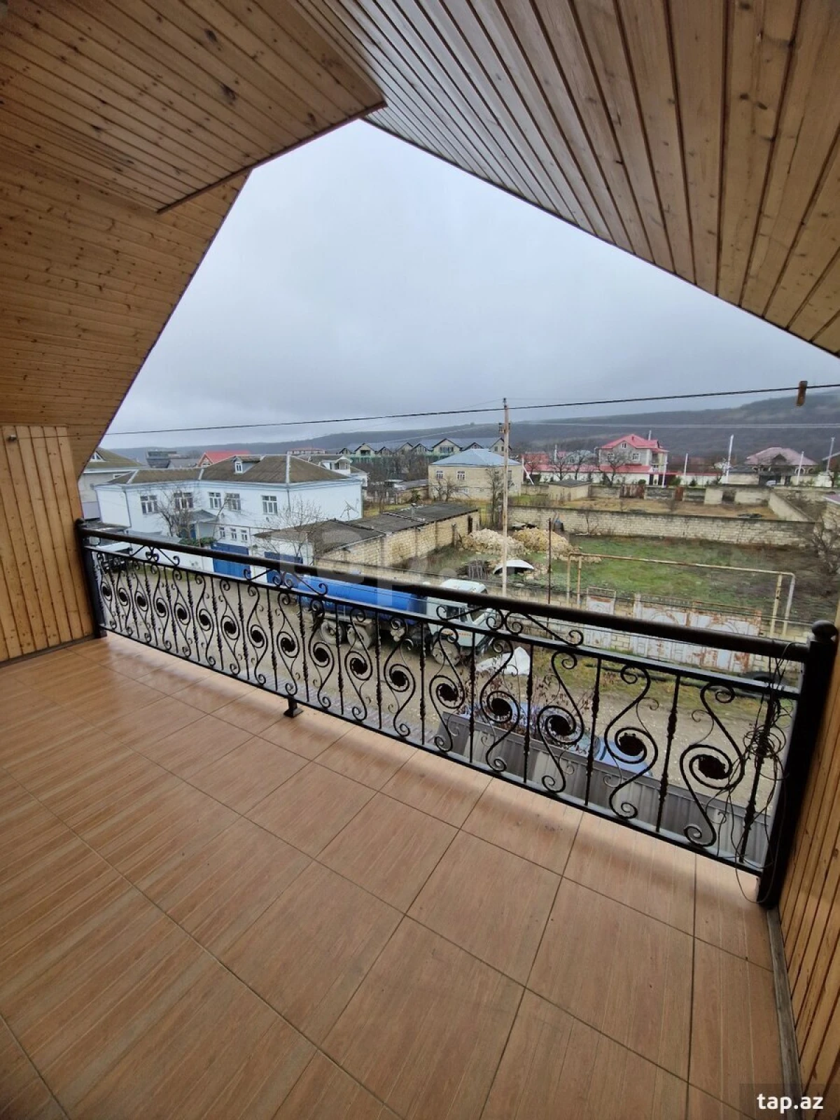 Satılır 6 otaqlı həyət evi