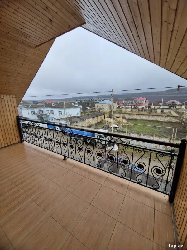 Satılır 6 otaqlı həyət evi