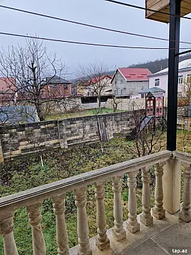 Satılır 6 otaqlı həyət evi