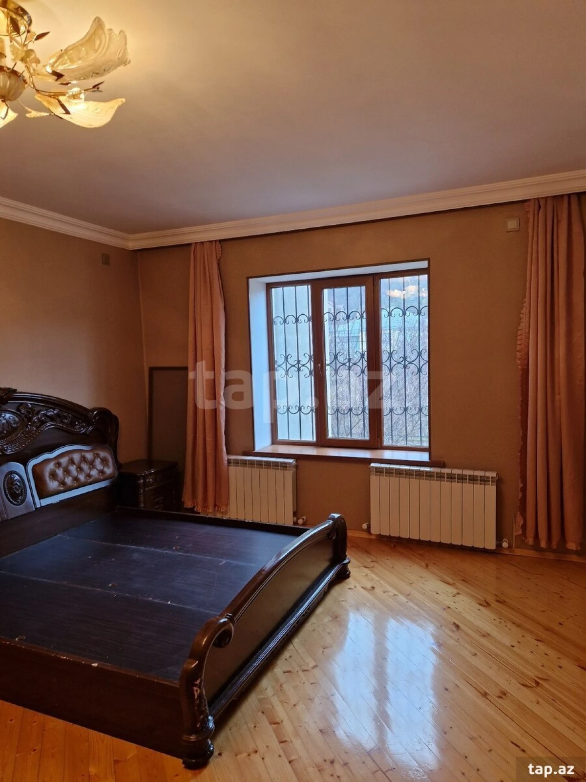 Satılır 6 otaqlı həyət evi