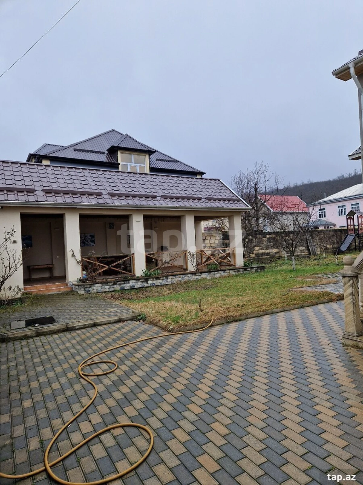Satılır 6 otaqlı həyət evi