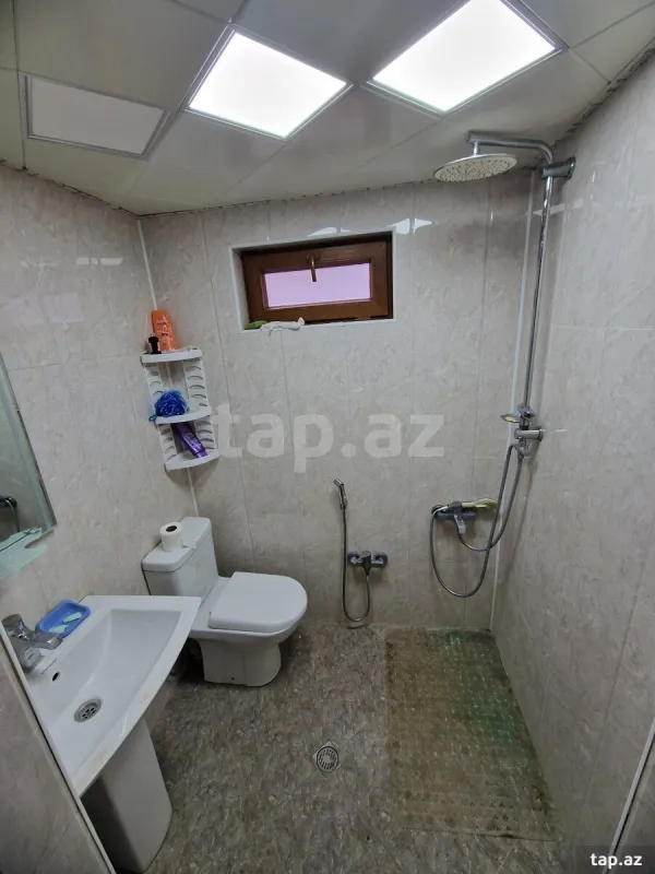 Satılır 6 otaqlı həyət evi