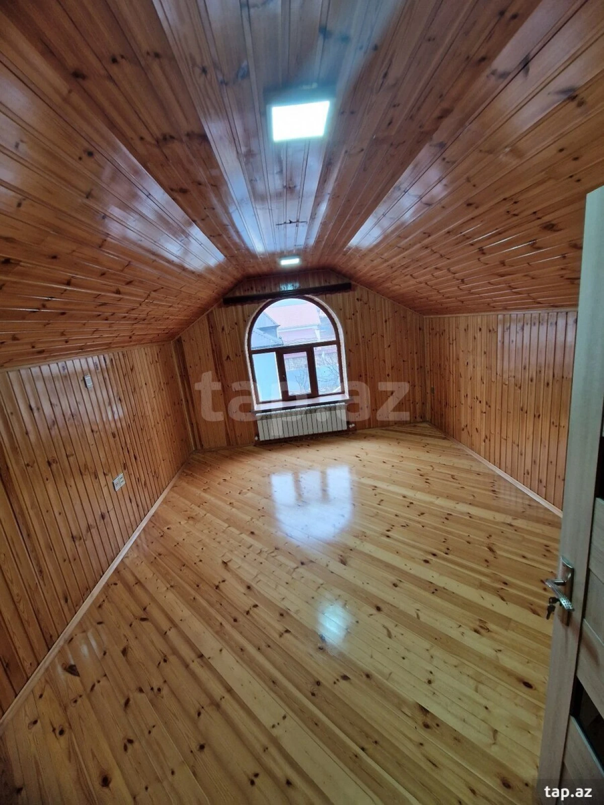 Satılır 6 otaqlı həyət evi