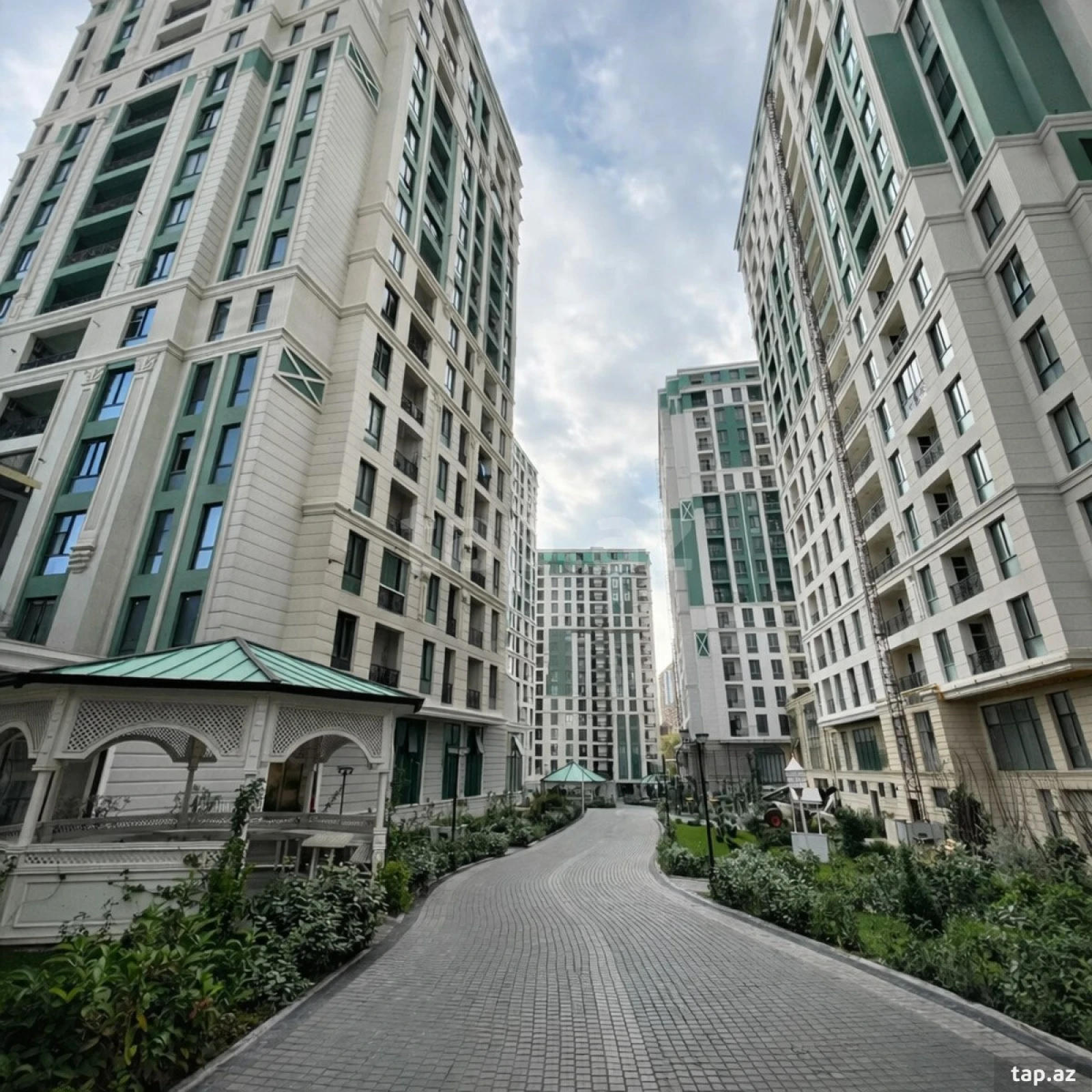 Satılır 3 otaqlı yeni tikili 140 m²