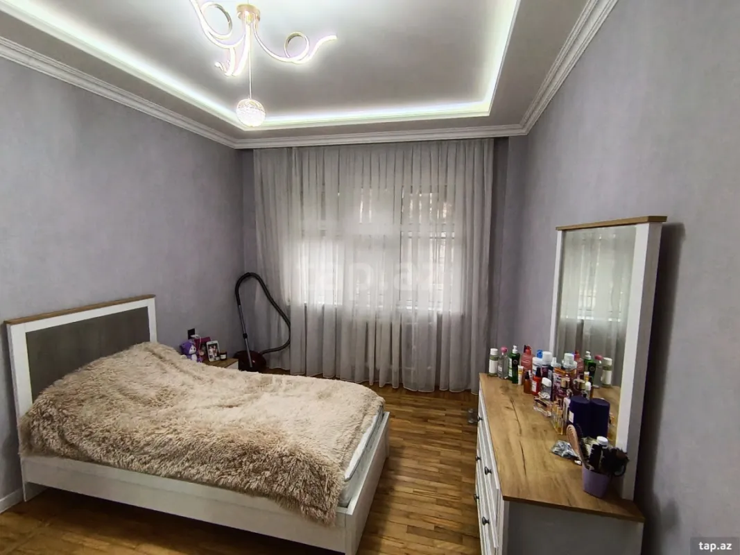 Satılır 4 otaqlı mənzil 100 m²
