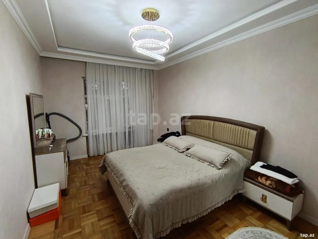 Satılır 4 otaqlı mənzil 100 m²