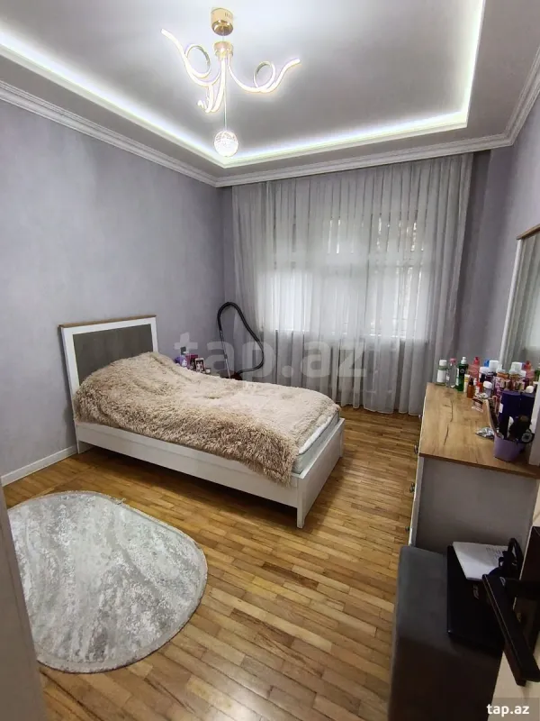 Satılır 4 otaqlı mənzil 100 m²