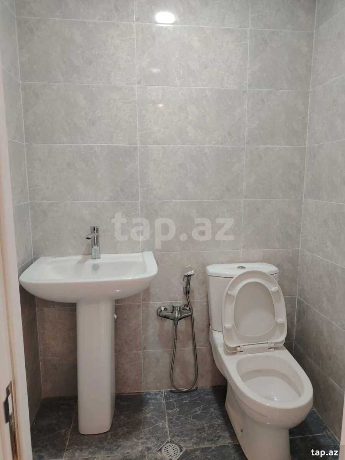 Kirayə verilir 3 otaqlı yeni tikili 85 m²