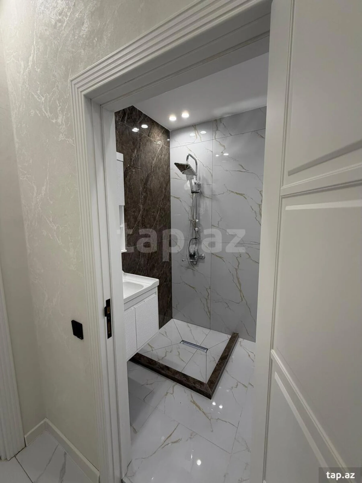 Satılır 2 otaqlı yeni tikili 50 m²