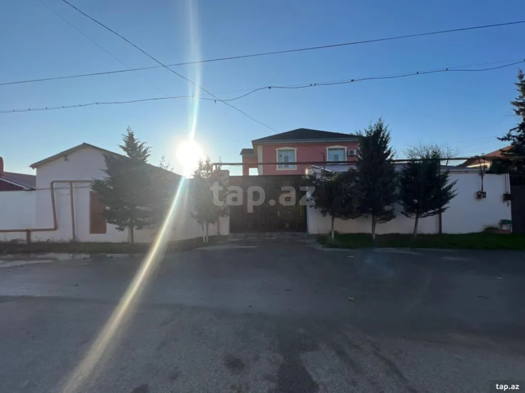 Satılır 7 otaqlı həyət evi