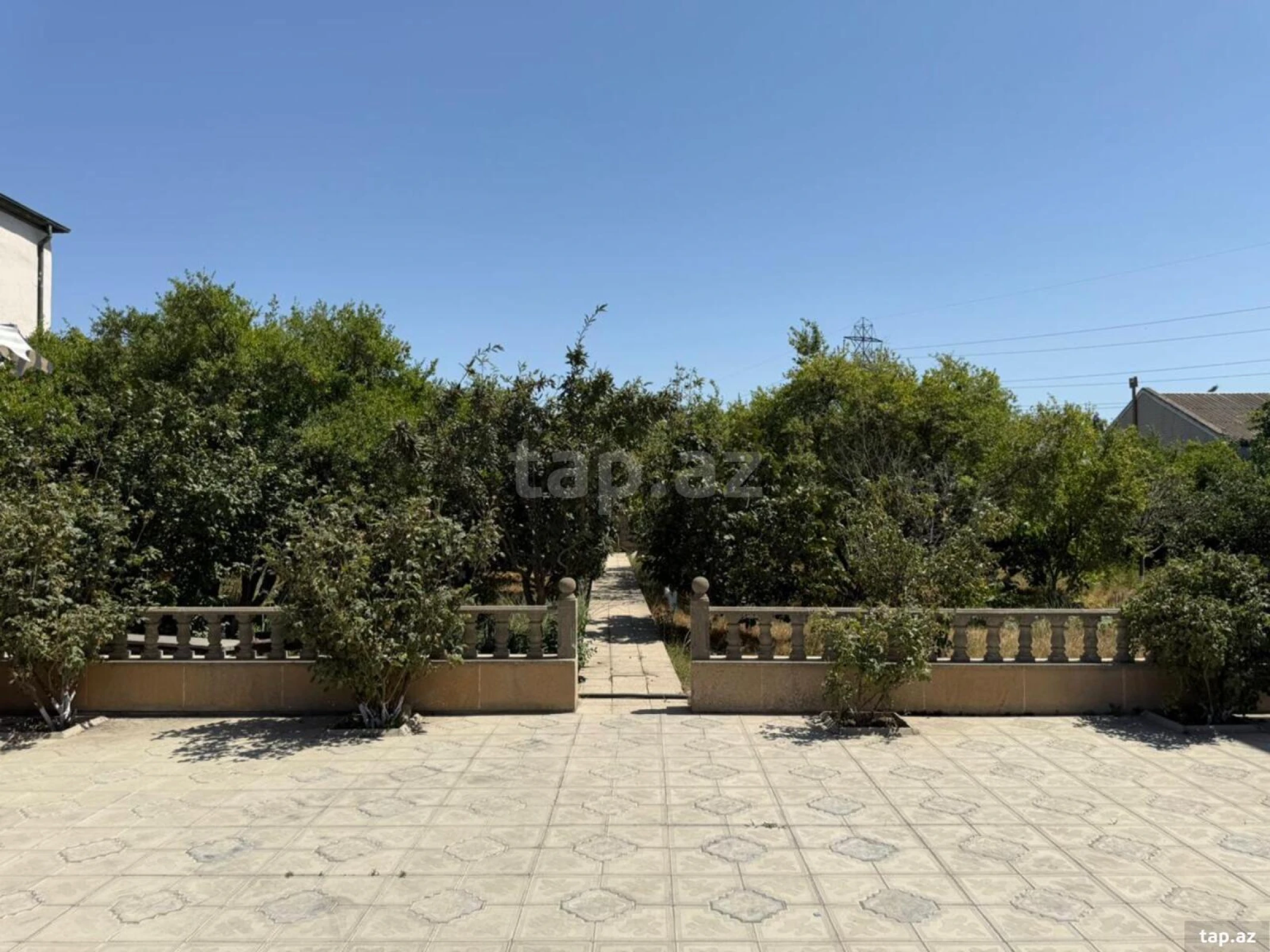 Satılır 7 otaqlı həyət evi