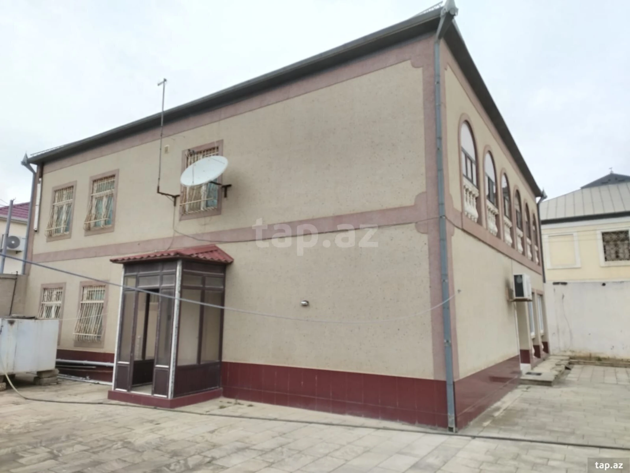 Satılır 5 otaqlı həyət evi