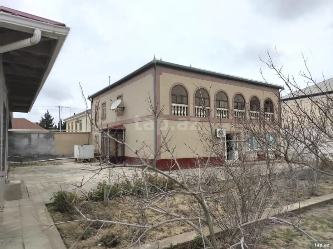 Satılır 5 otaqlı həyət evi