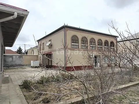 Satılır 5 otaqlı həyət evi