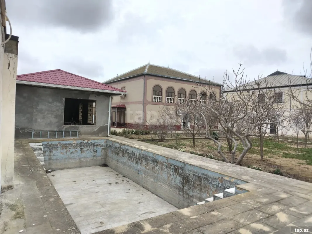 Satılır 5 otaqlı həyət evi
