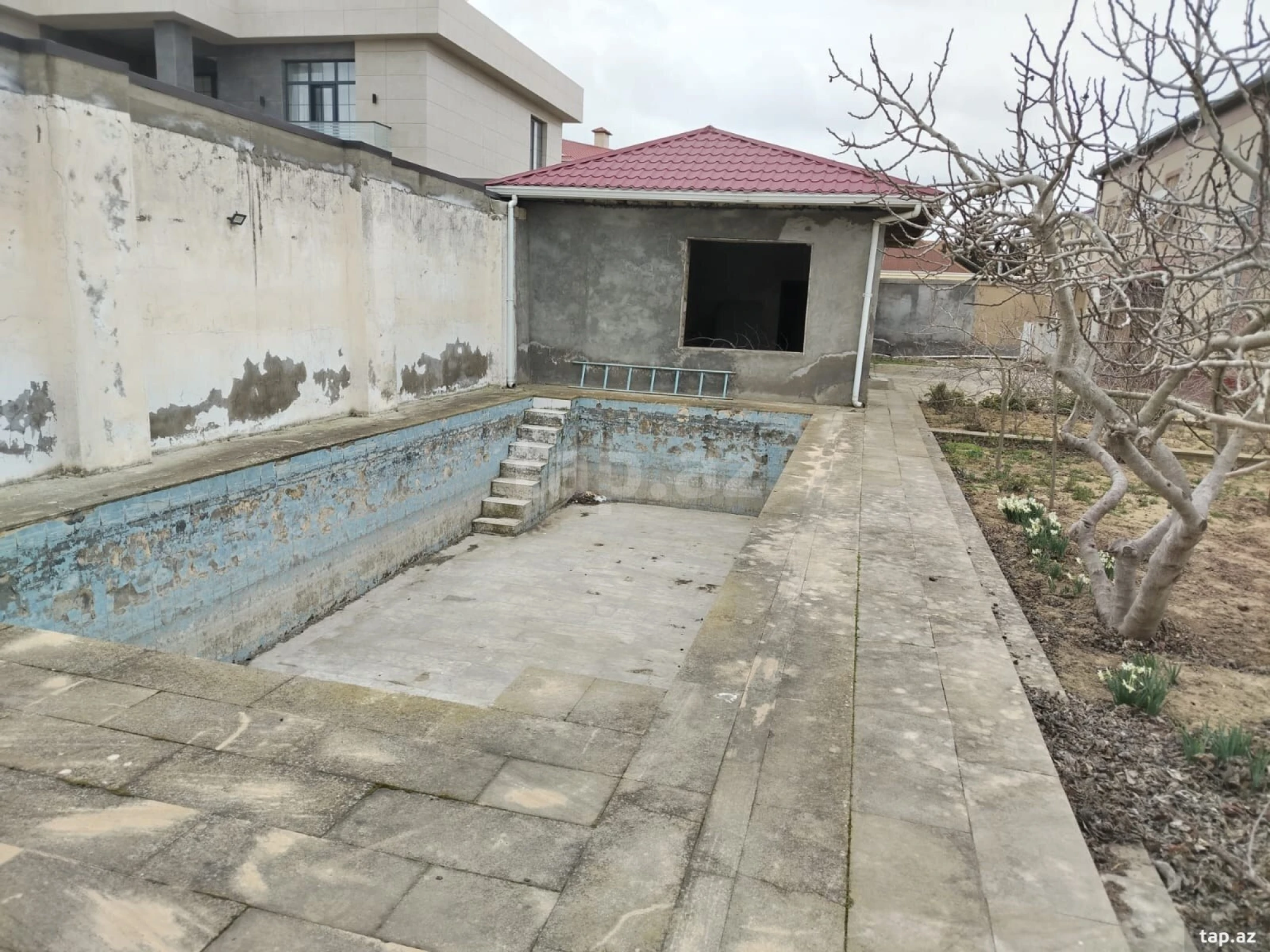 Satılır 5 otaqlı həyət evi