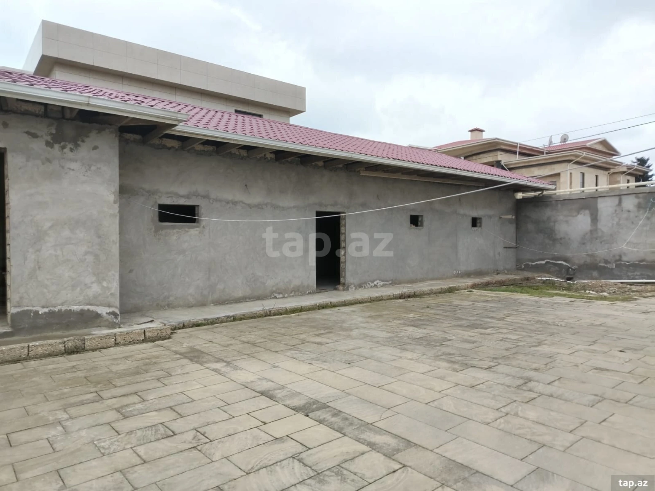 Satılır 5 otaqlı həyət evi