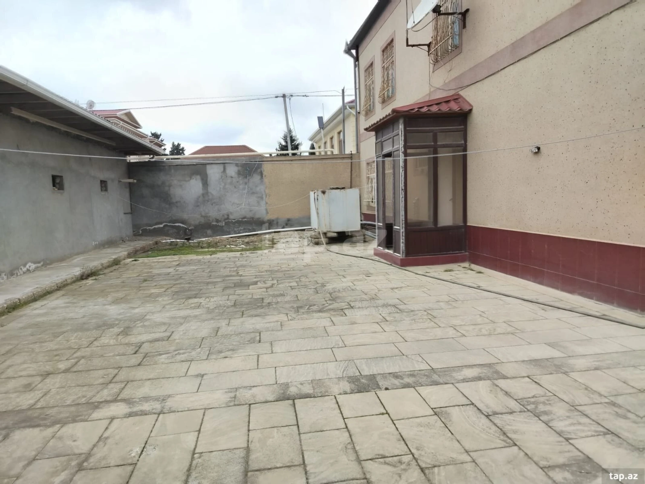 Satılır 5 otaqlı həyət evi