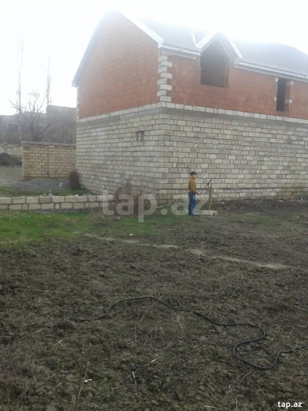 Satılır 7 otaqlı həyət evi