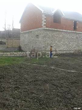 Satılır 7 otaqlı həyət evi