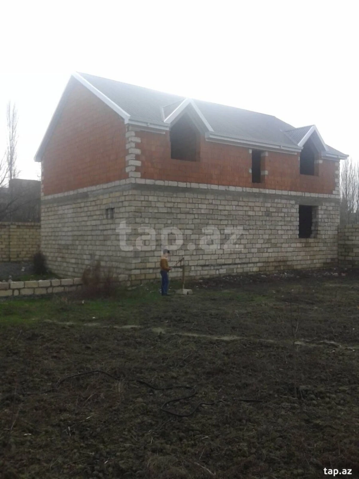 Satılır 7 otaqlı həyət evi