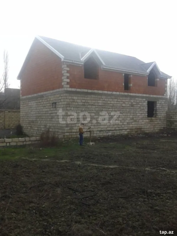 Satılır 7 otaqlı həyət evi